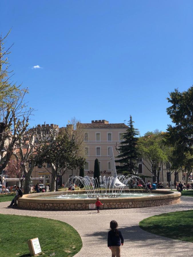 Appartamento Le Panoramique Salonais Esterno foto